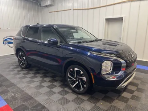 Photos of 2024 Mitsubishi Outlander SE Black Edition w/Pano Roof for sale in Syracuse, NY at Candy Cars