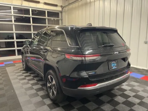 More photos of 2024 Jeep Grand Cherokee 4xe at Candy Cars, NY