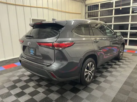 Another view of 2022 Toyota Highlander XLE for sale in Syracuse, NY at Candy Cars