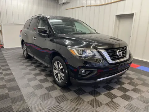 Photos of 2019 Nissan Pathfinder SL for sale in Syracuse, NY at Candy Cars