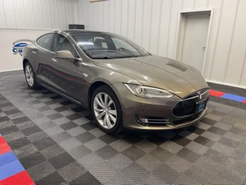 Photos of 2015 Tesla Model S 85D for sale in Syracuse, NY at Candy Cars