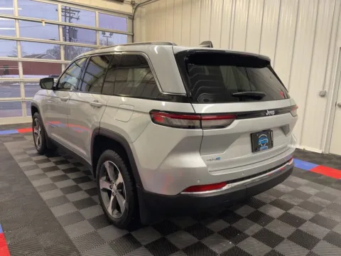 More photos of 2023 Jeep Grand Cherokee 4xe at Candy Cars, NY