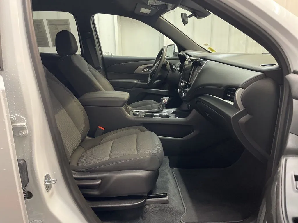 2023 Chevrolet Traverse 1LT - Photo 13