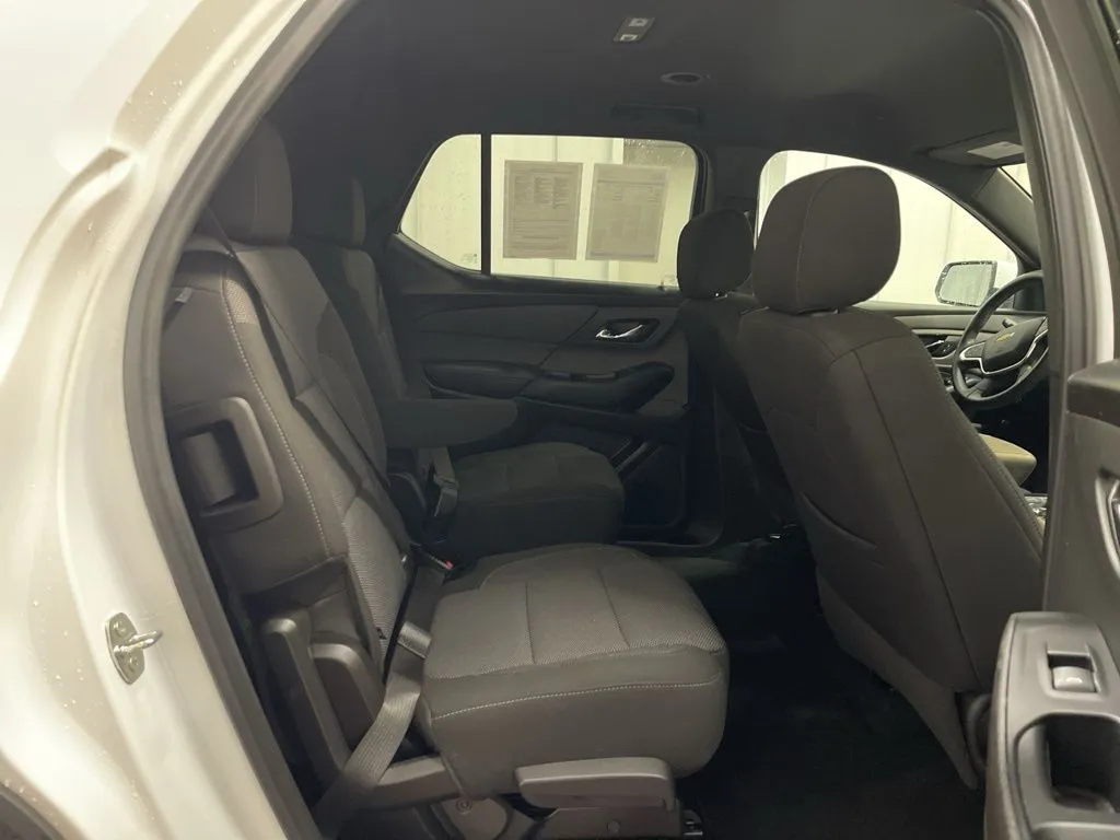 2023 Chevrolet Traverse 1LT - Photo 12