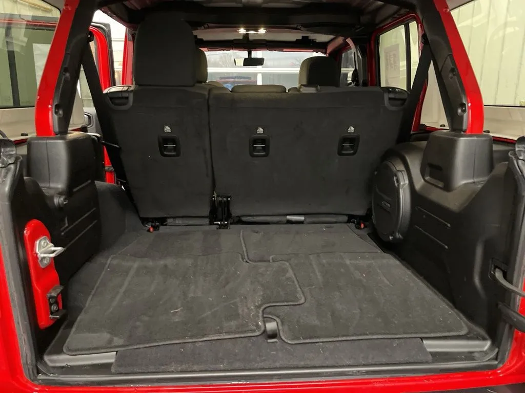 2023 Jeep Wrangler 4-Door Sahara - Photo 12