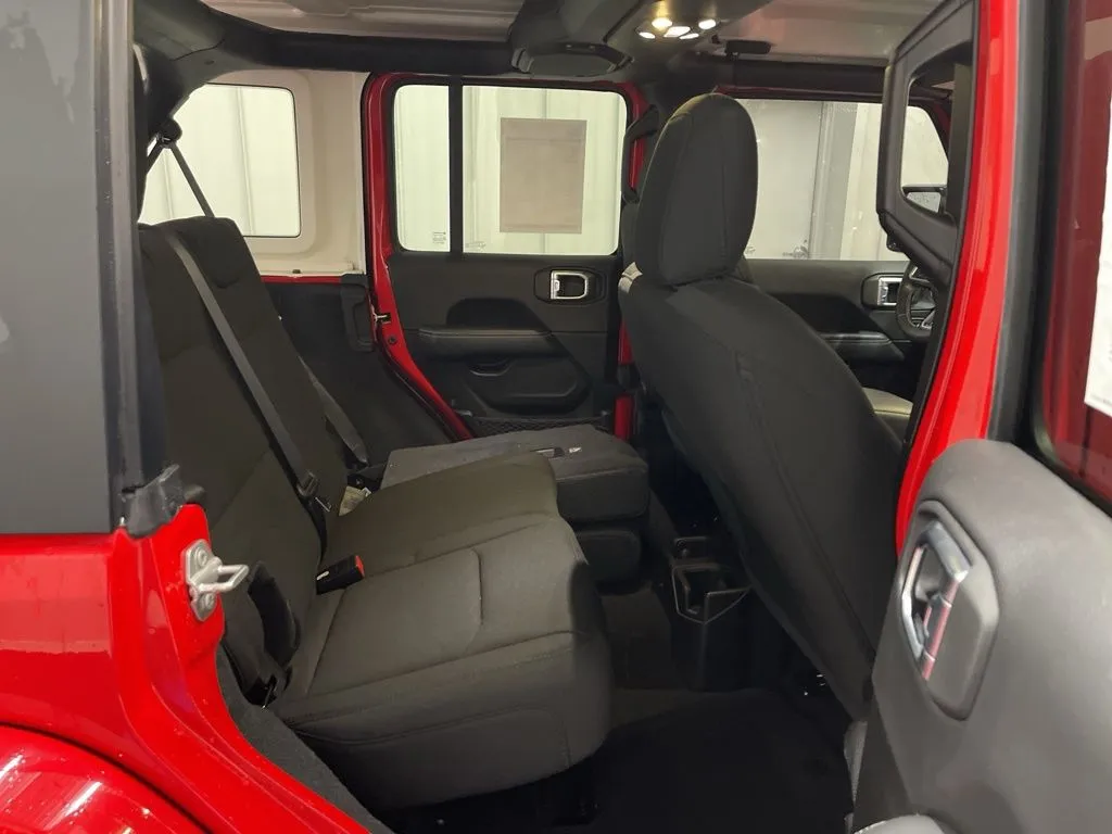 2023 Jeep Wrangler 4-Door Sahara - Photo 13