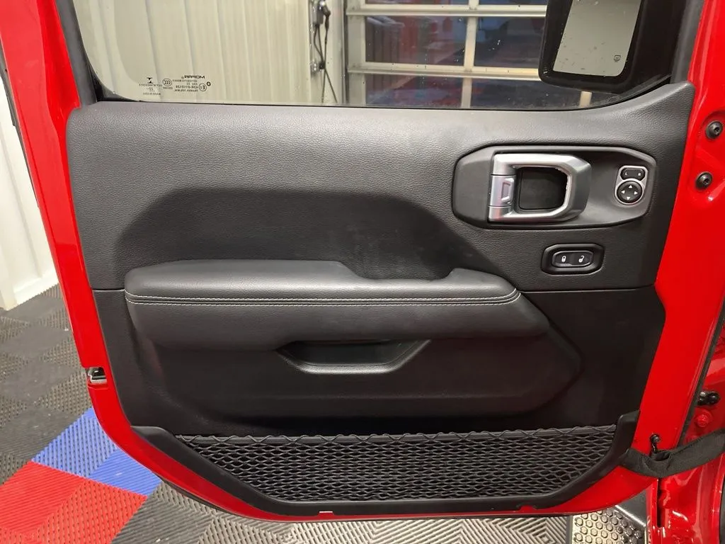 2023 Jeep Wrangler 4-Door Sahara - Photo 8