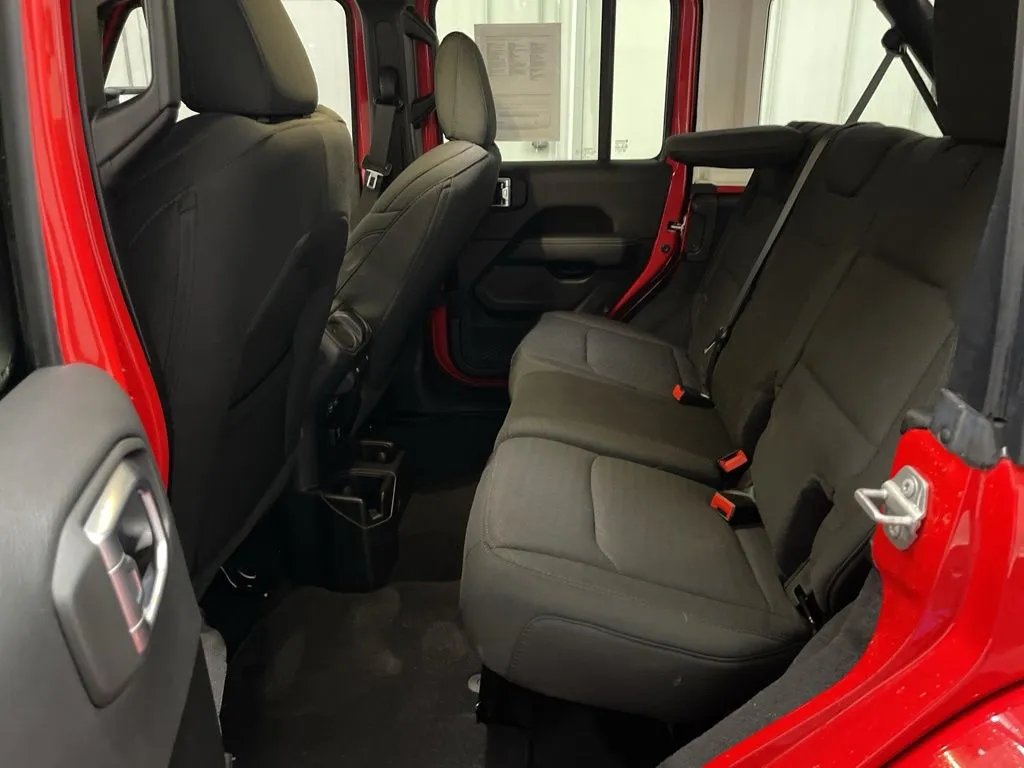 2023 Jeep Wrangler 4-Door Sahara - Photo 11