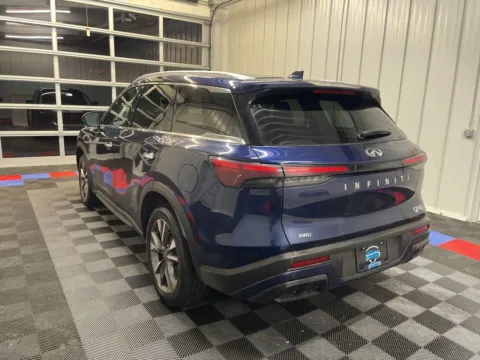 More photos of 2024 INFINITI QX60 LUXE at Candy Cars, NY