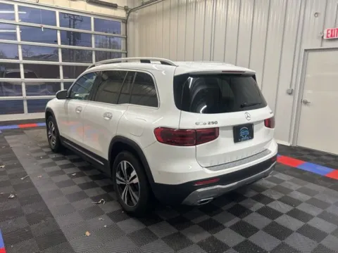 More photos of 2025 Mercedes-Benz GLB 250 at Candy Cars, NY