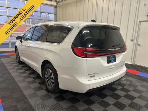 More photos of 2023 Chrysler Pacifica Hybrid Touring L at Candy Cars, NY
