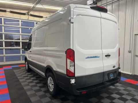 More photos of 2022 Ford E-Transit-350 at Candy Cars, NY