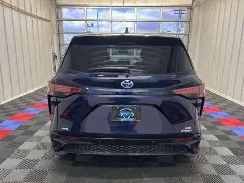 More photos of 2022 Toyota Sienna XSE at Candy Cars, NY