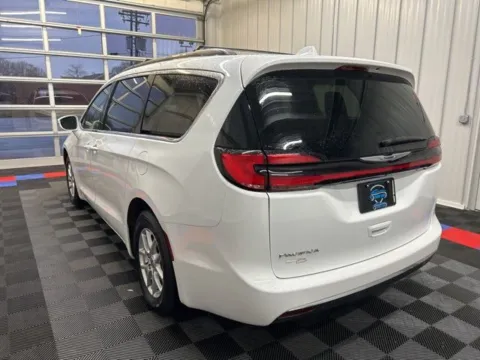More photos of 2022 Chrysler Pacifica Touring L at Candy Cars, NY