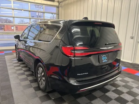 More photos of 2023 Chrysler Pacifica Hybrid Touring L at Candy Cars, NY