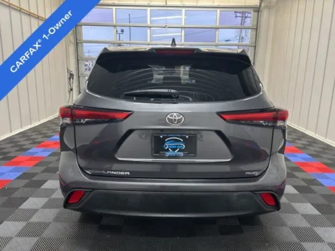 More photos of 2023 Toyota Highlander Limited at Candy Cars, NY