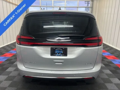 More photos of 2024 Chrysler Pacifica Limited at Candy Cars, NY
