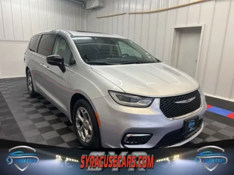 Silver 2024 Chrysler Pacifica Limited for sale in Syracuse, NY