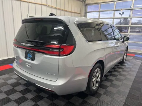 More photos of 2024 Chrysler Pacifica Limited at Candy Cars, NY