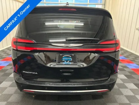 More photos of 2025 Chrysler Pacifica Select at Candy Cars, NY