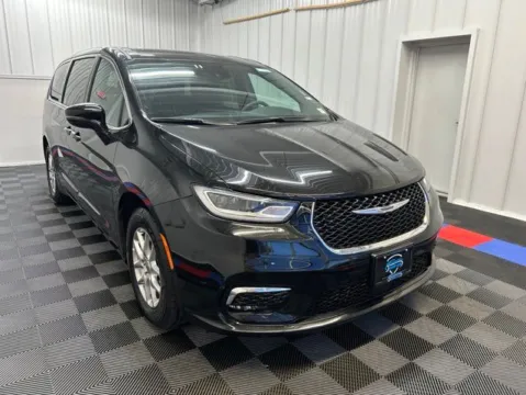 Photos of 2025 Chrysler Pacifica Select for sale in Syracuse, NY at Candy Cars