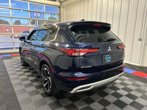 More photos of 2022 Mitsubishi Outlander Black Edition at Candy Cars, NY