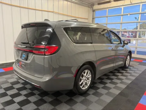 More photos of 2022 Chrysler Pacifica Touring L at Candy Cars, NY