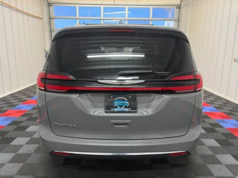 More photos of 2022 Chrysler Pacifica Touring L at Candy Cars, NY