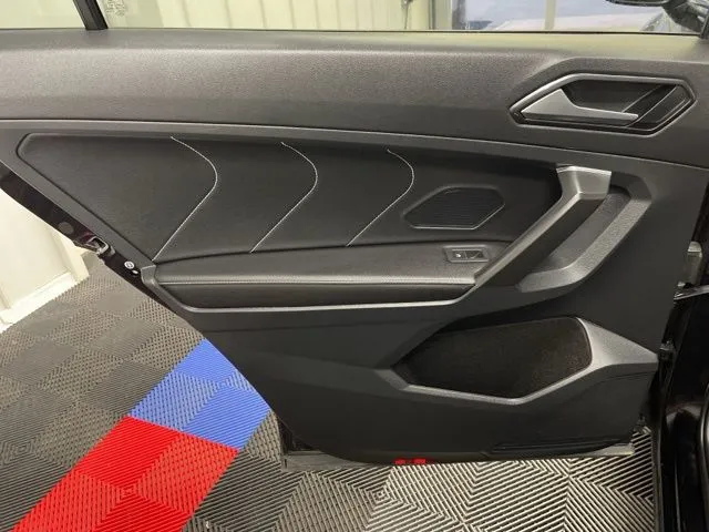 2023 Volkswagen Tiguan SE - Photo 11