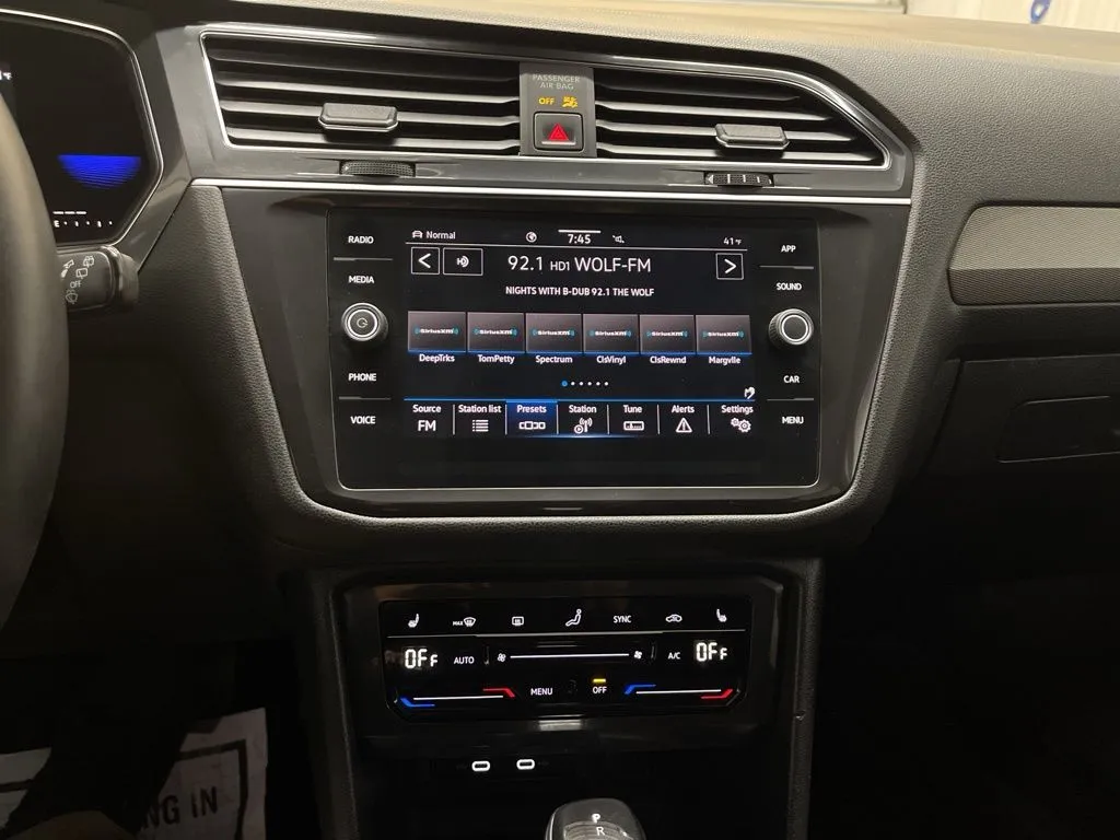 2023 Volkswagen Tiguan SE - Photo 22