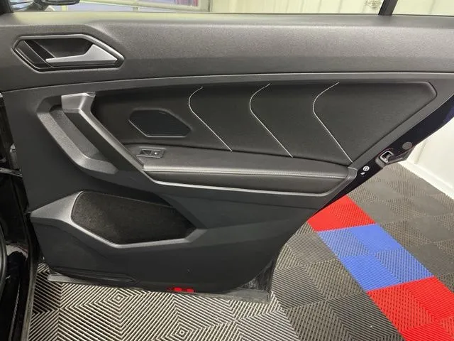 2023 Volkswagen Tiguan SE - Photo 17