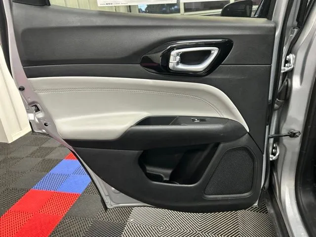 2025 Jeep Compass Limited - Photo 11
