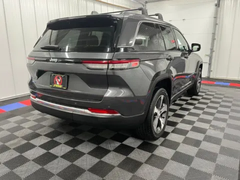 More photos of 2023 Jeep Grand Cherokee 4xe at Candy Cars, NY