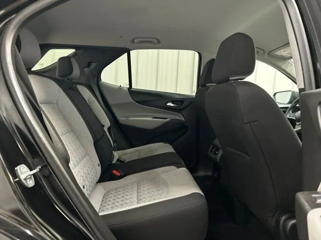 2022 Chevrolet Equinox LS - Photo 17