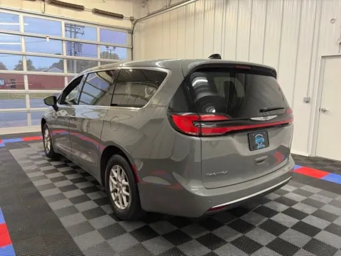 More photos of 2025 Chrysler Pacifica Select at Candy Cars, NY