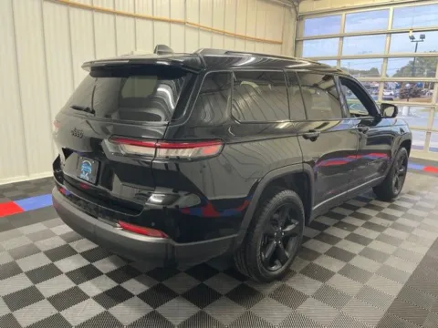 More photos of 2023 Jeep Grand Cherokee L Altitude at Candy Cars, NY