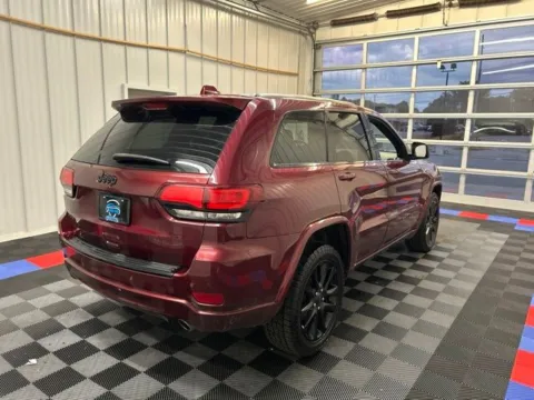 More photos of 2018 Jeep Grand Cherokee Altitude at Candy Cars, NY