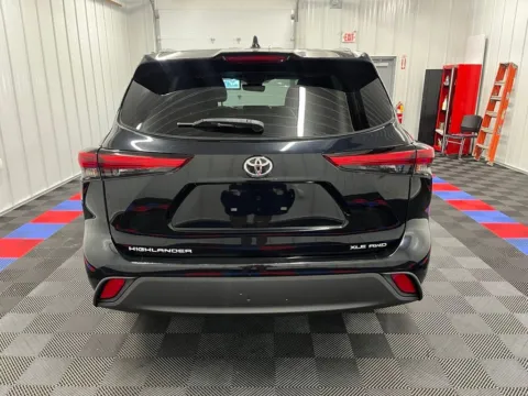 More photos of 2021 Toyota Highlander XLE at Candy Cars, NY