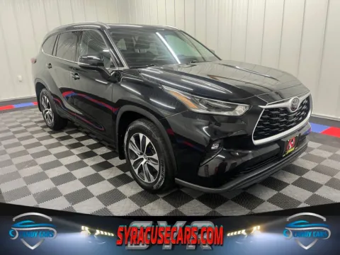 Black 2021 Toyota Highlander XLE for sale in Syracuse, NY