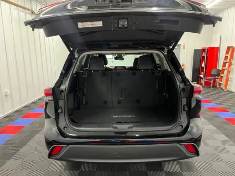 More photos of 2021 Toyota Highlander XLE at Candy Cars, NY