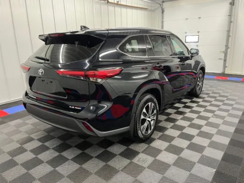 Another view of 2021 Toyota Highlander XLE for sale in Syracuse, NY at Candy Cars