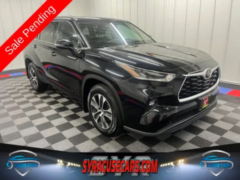 Black 2021 Toyota Highlander XLE for sale in Syracuse, NY