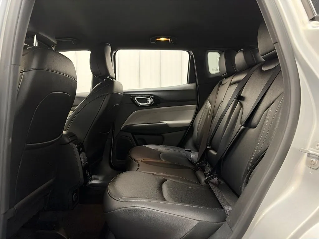 2025 Jeep Compass Limited - Photo 15