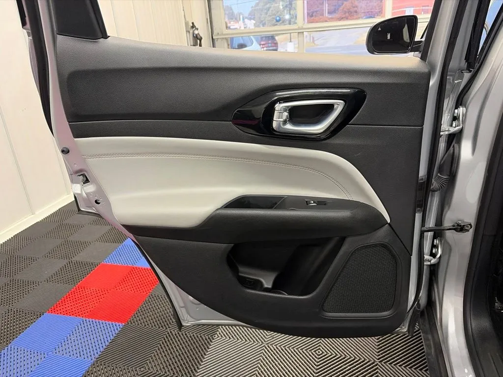 2025 Jeep Compass Limited - Photo 13