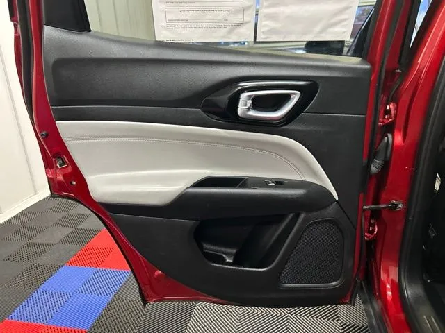 2025 Jeep Compass Limited - Photo 13