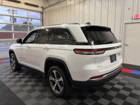 More photos of 2023 Jeep Grand Cherokee Limited at Candy Cars, NY