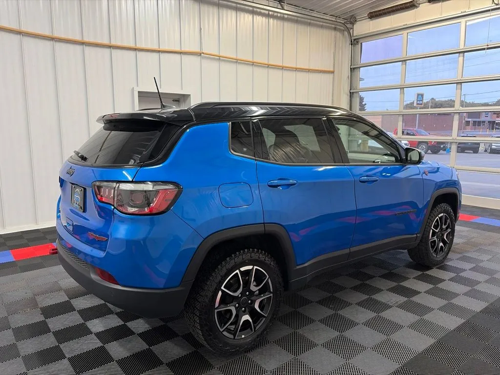 2025 Jeep Compass Trailhawk - Photo 4