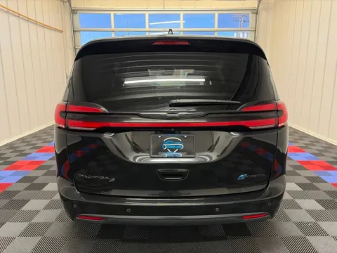 More photos of 2024 Chrysler Pacifica Hybrid Select Premium S Appearance at Candy Cars, NY