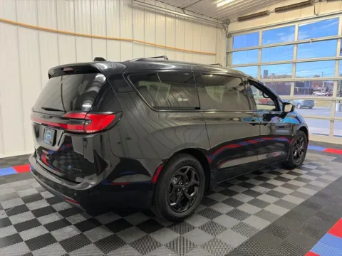 More photos of 2024 Chrysler Pacifica Hybrid Select Premium S Appearance at Candy Cars, NY
