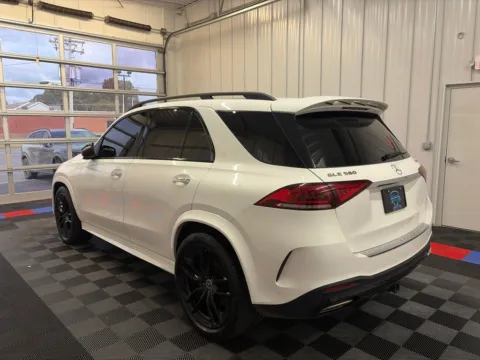 More photos of 2022 Mercedes-Benz GLE 580 at Candy Cars, NY